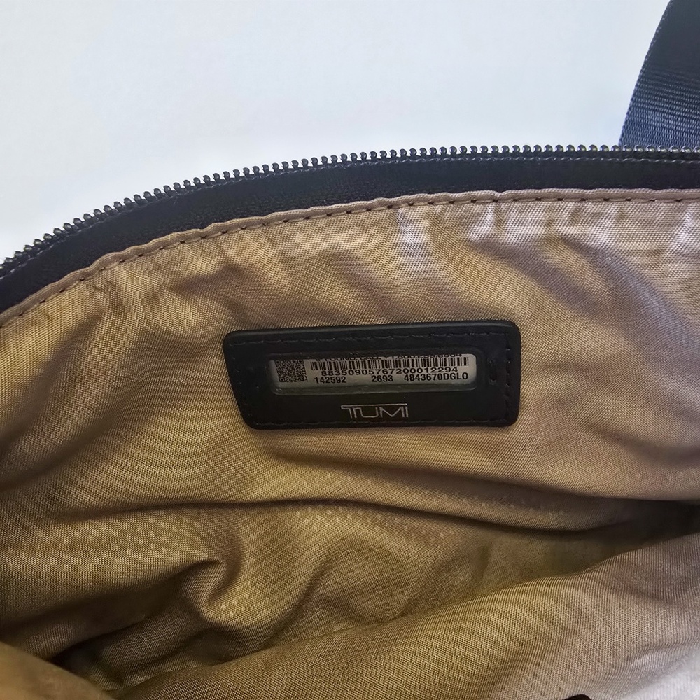 Tumi Women's Belt Bag - Like New Condition - Picture 4 of 9